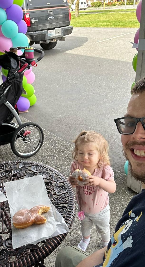 family eating
				donuts